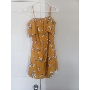 Hint of Blush mustard floral blouse size M